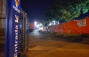 Acceso al supermercado.