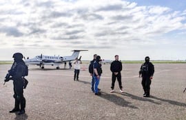 Sebastián Marset, en el aeropuerto Viru Viru, Bolivia, antes de ser extraditado e Estados Unidos.