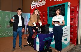 Coca-Cola Paresa mostró el proceso de reciclaje de sus botellas.