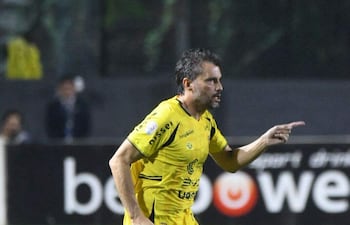 Momento en el que el presidente de Recoleta FC, Luis Antonio Vidal Velázquez, hacía su aparición en el terreno de juego para convertirse en el jugador más longevo en disputar un partido en la Primera División de nuestro fútbol.