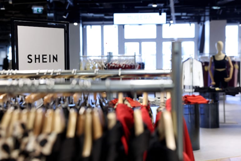 Shein es una platafoma de compra en linea.