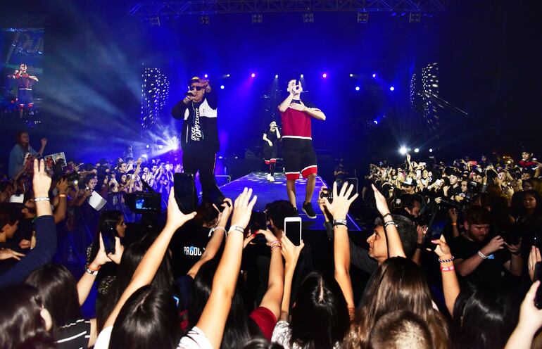 El argentino Trueno, que fue jurado de esta competencia,  luego compartió sus canciones en el escenario principal ante la euforia del público presente, junto con Pedro Peligro. Los Centennials vibraron al máximo captando el momento con sus celulares.