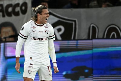 El centrocampista uruguayo del Fluminense Agustín Canobbio (n.º 17) lo celebra tras marcar durante el partido de vuelta de los cuartos de final de la Copa Libertadores de fútbol disputado entre el Platense (Argentina) y el Fluminense (Brasil) en el estadio Ciudad de Vicente López.