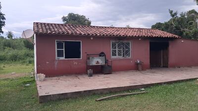 La mujer logró salir antes de que el fuego se expandiera y bomberos controlaron las llamas rápidamente.
