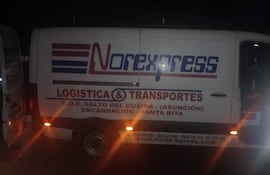 Furgoneta de logística 'Norexpress' abandonado por los piratas del asfalto.