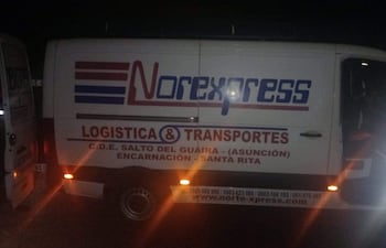 Furgoneta de logística 'Norexpress' abandonado por los piratas del asfalto.