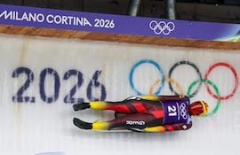 El alemán Max Langenhan en acción durante el entrenamiento oficial de Luge en los Juegos Olímpicos de Invierno Milano Cortina 2026, en Cortina d'Ampezzo (Italia), 05 de febrero de 2026.