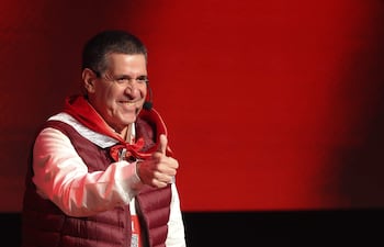 El presidente de la Asociación Nacional Republicana Partido Colorado, Horacio Cartes, durante la presentación oficial de candidatos de la Lista 1 de su partido este sábado, en Luque.