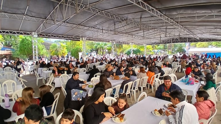 Al término de la procesión se compartió un almuerzo entre todos los presentes.