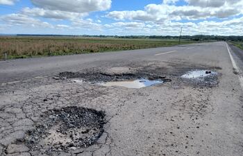 Desastroso estado de la Ruta Iturbe - Maciel pone en peligro a conductores y motociclistas.