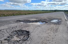 Desastroso estado de la Ruta Iturbe - Maciel pone en peligro a conductores y motociclistas.
