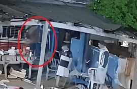 Intento de homicidio, captura de pantalla del momento del disparo.