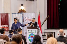 Monseñor Juan Bautista Gavilán, presidente de la Comisión Episcopal de Pastoral Social, durante la Semana Social Paraguaya.