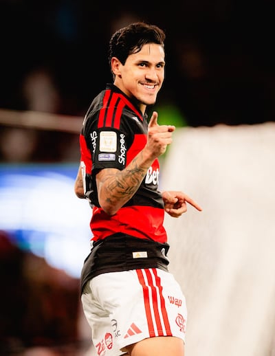 El delantero de Flamengo, Pedro celebra tras anotar el segundo tanto del 'Mengão', en el triunfo por goleada ante Coritiba.