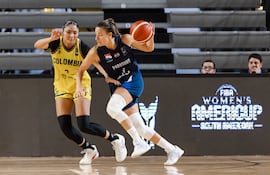 La capitana Paola Ferrari, en el último partido de la fase grupal para Paraguay, que cayó contra Colombia. Ahora buscará el pasaporte a semifinales contra Brasil, este viernes.