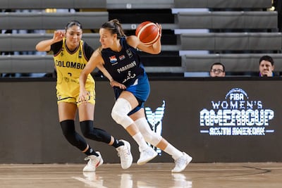 La capitana Paola Ferrari, en el último partido de la fase grupal para Paraguay, que cayó contra Colombia. Ahora buscará el pasaporte a semifinales contra Brasil, este viernes.