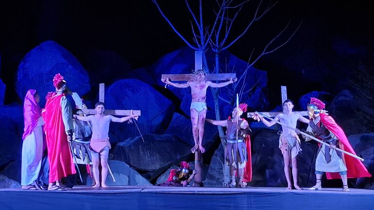 La pasión, muerte y resurrección de Cristo en una emotiva puesta de religiosidad popular.