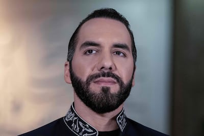 ARCHIVO El presidente de El Salvador, Nayib Bukele, gesticula durante una conferencia de prensa conjunta con en la Casa Presidencial de San José. El salvadoreño Nayib Bukele ha obtenido la nominación de su partido para aspirar a un tercer mandato presidencial, tras unas polémicas reformas legales que le permitieron postularse para las elecciones previstas para el próximo año. El partido Nuevas Ideas proclamó a Bukele como su candidato a última hora del 12 de julio de 2026, tras ganar las elecciones internas, de cara a los comicios nacionales programados para febrero de 2027.