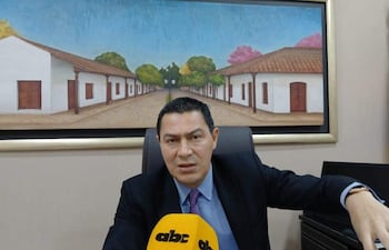 El intendente de la Municipalidad de Luque, Carlos Echeverría.