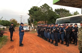 Parte de la comitiva policial que llegó hasta Canindeyú para un operativo llevado a cabo contra Felipe Santiago Acosta Riveros, alias "Macho", y sus 50 sicarios.