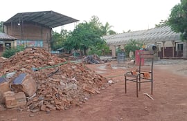 Las construcciones en la Escuela "Virgen de las Mercedes" de Capiatá pone en riesgo el inicio de clases de 300 alumnos.