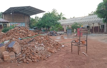 Las construcciones en la Escuela "Virgen de las Mercedes" de Capiatá pone en riesgo el inicio de clases de 300 alumnos.