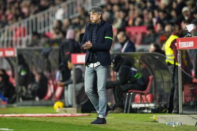 GIRONA, 03/02/2024.- El entrenador de la Real Sociedad, Imanol Alguacil, durante el partido de LaLiga EA Sports entre el Girona y la Real Sociedad que se disputa este sábado en el estadio de Montilivi. EFE/Siu Wu