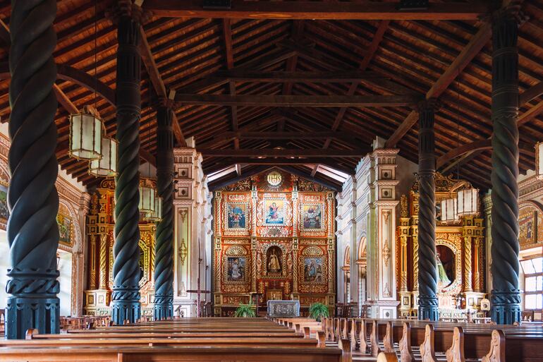 Interior de la iglesia de la misión jesuítica de Concepción, en Chiquitos, Bolivia.