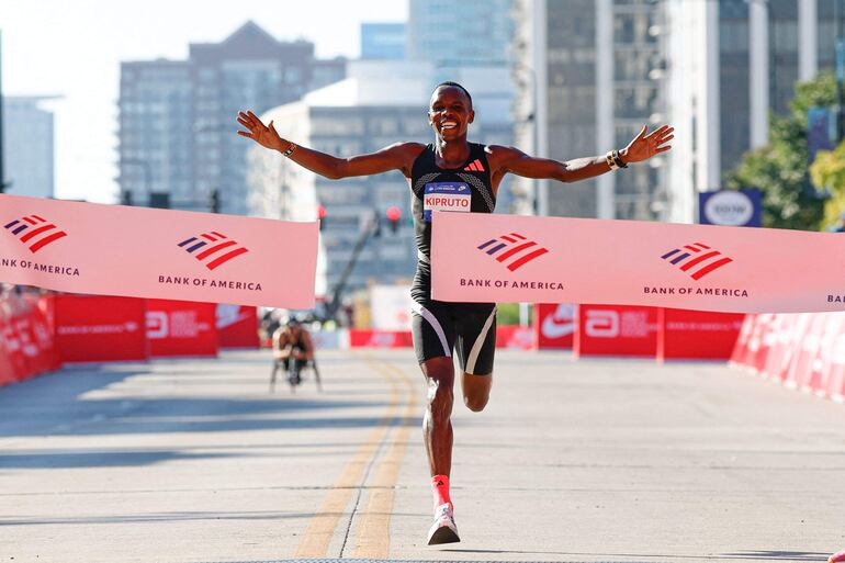 United States: Kipruto wins Chicago Marathon as Feysa defends title