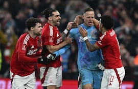 TOPSHOT - Nottingham Forest's Belgian goalkeeper #26 Matz Sels (2R) is congratulated by teammates after saving a penalty from Ipswich Town's Irish midfielder #14 Jack Taylor to win the penalty shoot-out during the English FA Cup fifth round football match between Nottingham Forest and Ipswich Town at The City Ground in Nottingham, central England, on March 3, 2025. Forest won the penalty shoot-out 5-4 after the game finished 1-1 after extra time. (Photo by Paul ELLIS / AFP) / RESTRICTED TO EDITORIAL USE. No use with unauthorized audio, video, data, fixture lists, club/league logos or 'live' services. Online in-match use limited to 120 images. An additional 40 images may be used in extra time. No video emulation. Social media in-match use limited to 120 images. An additional 40 images may be used in extra time. No use in betting publications, games or single club/league/player publications. /