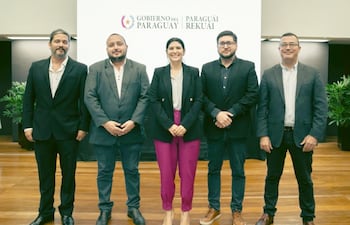 Las altas autoridades del Mitic aparecieron en actos públicos con Juan “Jimmy” Villaverde, ligado a la página Sucia Política.