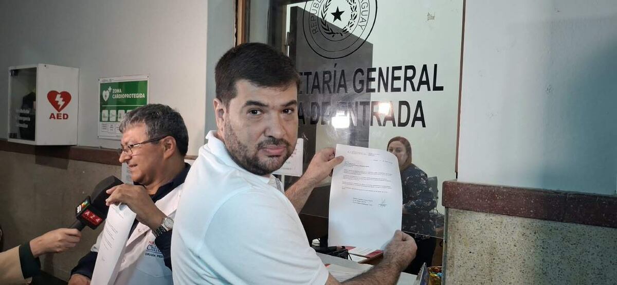 Renuncias médicas: Salud niega que “cajoneó” documentos y dice que solo recibió 62 dimisiones