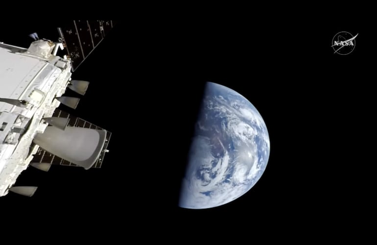 Una captura de pantalla de un vídeo, publicada el 10 de abril de 2026 a las 16:16 CST por la Administración Nacional de Aeronáutica y del Espacio (NASA), muestra la Tierra vista desde la nave espacial Orion 'Integrity' durante su aproximación a la reentrada atmosférica, el 10 de abril de 2026.