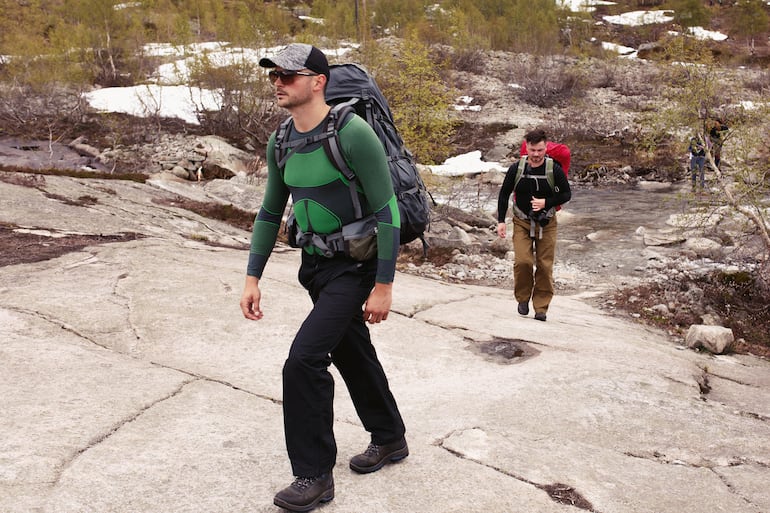 La popularidad del "rucking" ha llevado a personas de entre 8 y 88 años que odian el ejercicio a practicar senderismo.