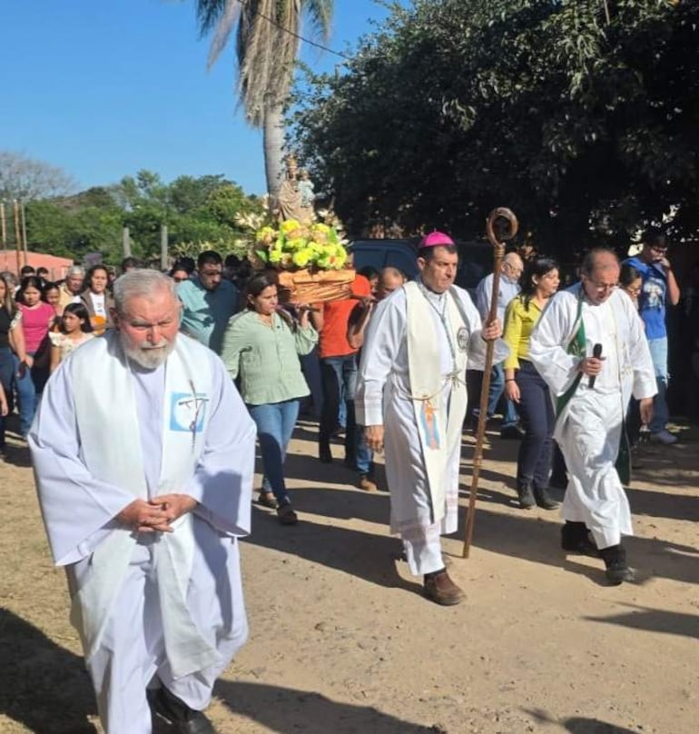 Procesion religiosa en Carmelo Peralta