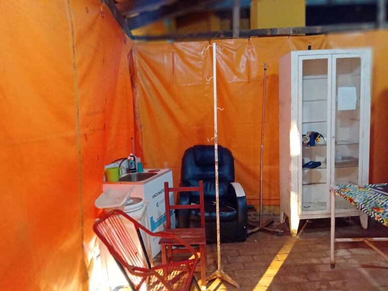 Con carpas improvisadas reciben atención médica los pacientes en Valenzuela..