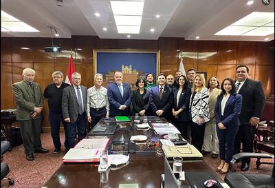 Miembros del Consejo de Administración del IPS, con artistas y autoridades de la Secretaría Nacional de Cultura.