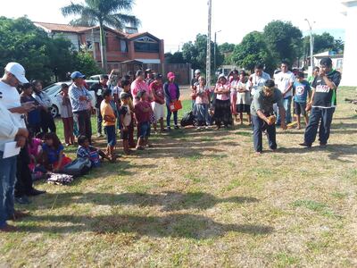 Los nativos de las diferentes parcialidades se manifestaron frente a la Subsede de la Gobernación de San Pedro, ubicada en Santaní