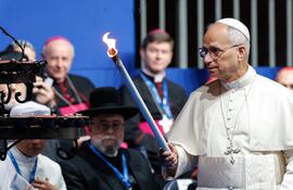 El Papa León XIV, durante la ceremonia de clausura del Encuentro Internacional de Diálogo y Oración por la Paz de la Comunidad de Sant'Egidio en el Coliseo de Roma.