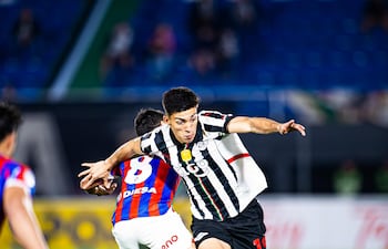 El volante ofensivo, Rubén Lezcano está para cubrir la vacante que dejó el argentino Federico "Pachi" Carrizo, quien también aparece en la imagen.