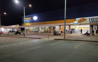 Fachada del estacionamiento del supermercado Stock en donde inició el hecho.
