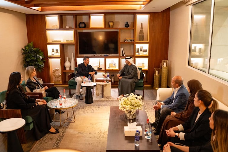 Santiago Peña llegó a Emiratos Árabes Unidos en medio de apertura del mercado para carne paraguaya