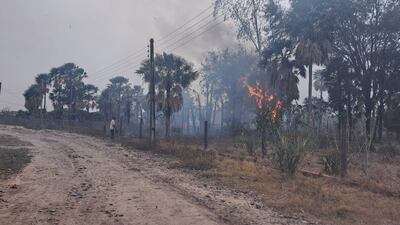 Bomberos trabajan incansablemente para controlar los incendios en Fuerte Olimpo.