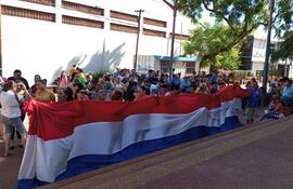 Trabajadores del Mercado Municipal en el segundo día de manifestación por el aumento del pago del canon diario.