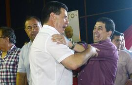 Hugo Velázquez (d) y Horacio Cartes, ambos declarados por los Estados Unidos como "significativamente corruptos".