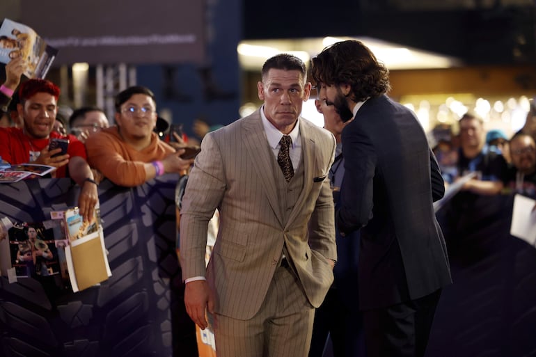 El actor y exluchador estadounidense John Cena causó revuelo entre sus fans méxicanos durante la alfombra gris de la película Matchbox. (EFE/ Sáshenka Gutiérrez)