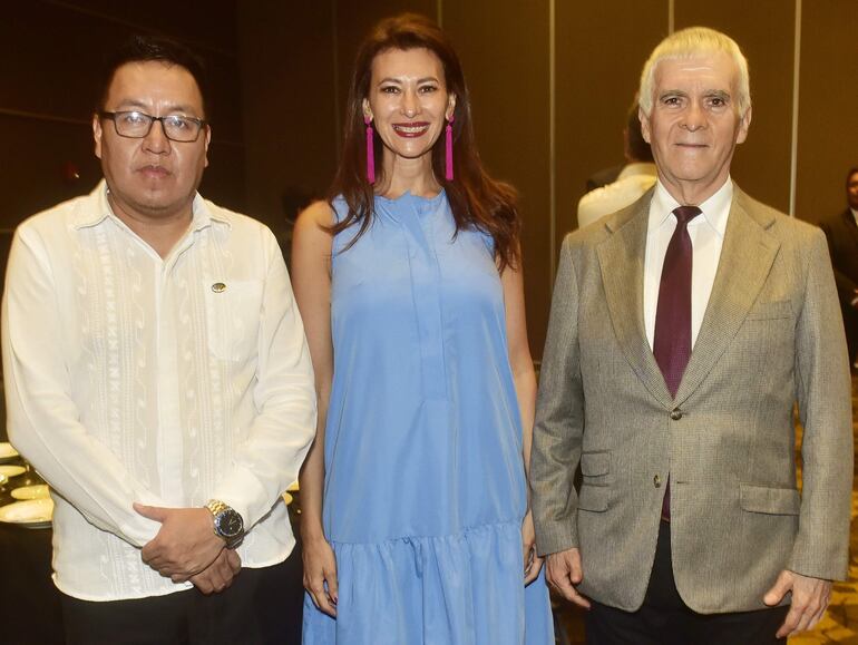 Rufino Pasquito, Carina Daher y el embajador de México, Juan Manuel Nungaray.