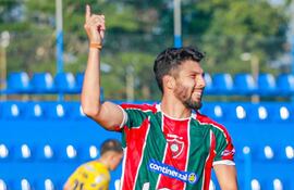 Gabriel Alejandro Gudiño (33 años), delantero argentino del Atlético Tembetary, sufrió dos expulsiones en el torneo Clausura, ambas contra el 2 de Mayo de Pedro Juan Caballero.