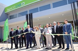 Corte de cinta en la apertura oficial del Banco GNB Acceso Sur.