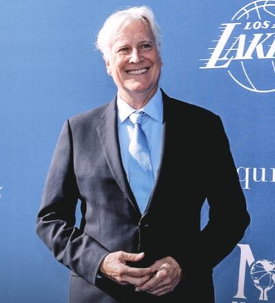 El empresario Mark Walter ha llegado a un acuerdo con la familia Buss, propietaria de Los Angeles Lakers de la NBA, para adquirir una participación mayoritaria de la franquicia, valorada en 10.000 millones de dólares